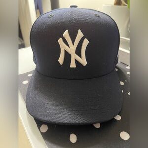 New York Yankees hat. Excellent condition